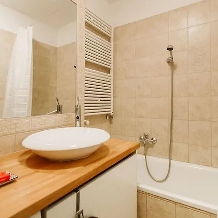 Stylish Studio Downtown Homestay